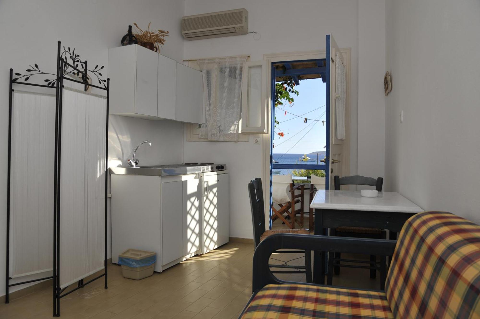 George'S Beach Studios Aliki  Room photo